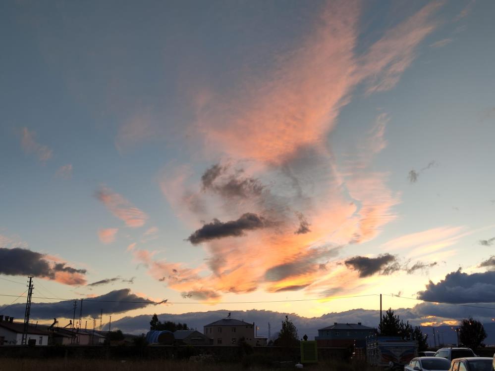 Gökyüzü kızıla boyandı, Ardahanlılar hayran kaldı!