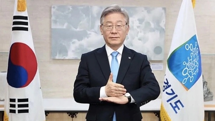 Açlık grevindeki ana muhalefet lideri hastaneye kaldırıldı