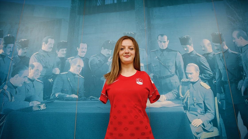 Milli yüzücü Sümeyye Boyacı'nın hayatı belgesel oldu