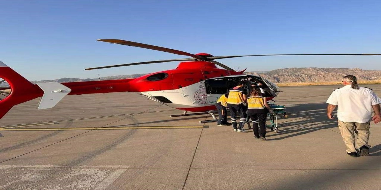 Ambulans helikopter 40 günlük bebek için havalandı
