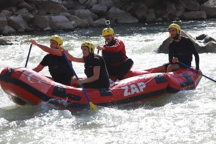 Sınırın sıfır noktasında rafting heyecanı