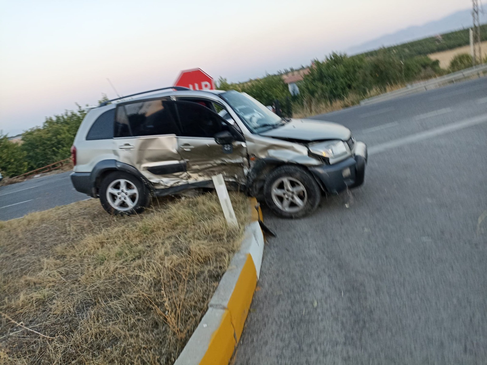 İki araç çarpıştı, 5 kişi yaralandı