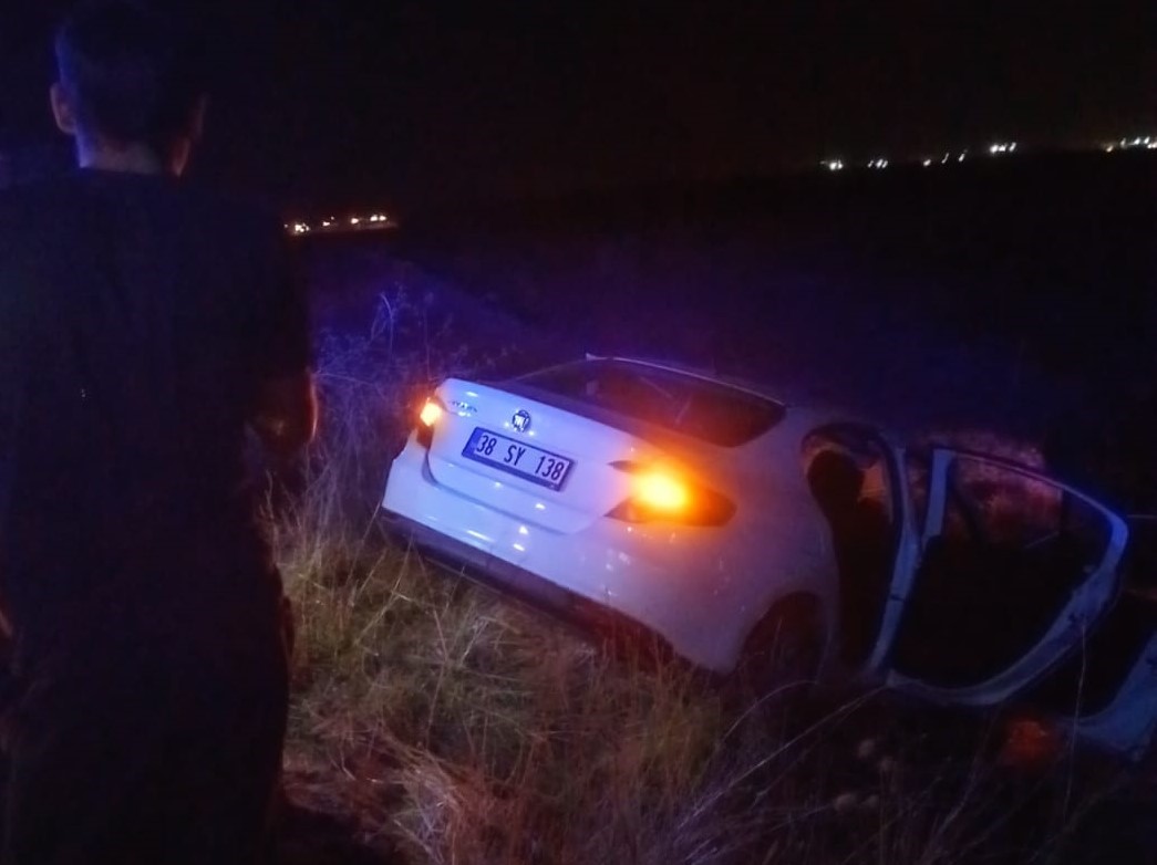 Otomobil şarampole yuvarlandı: 1’i çocuk 5 yaralı