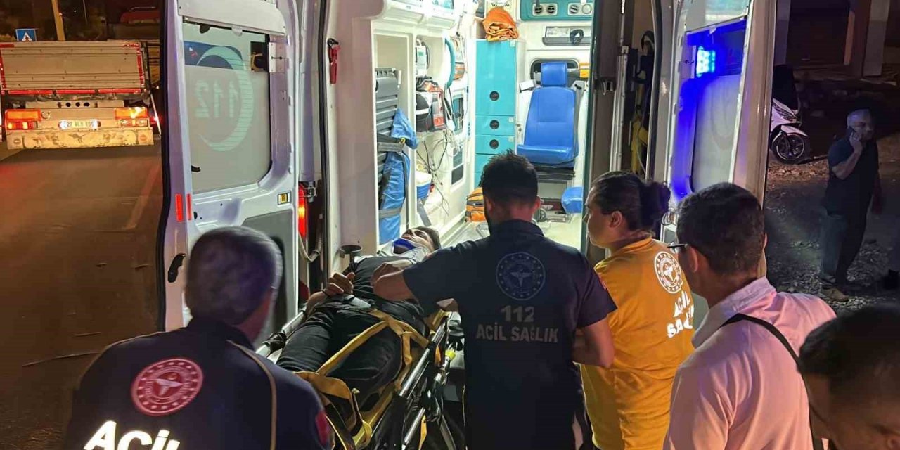 Otomobille motosiklet çarpıştı: 2 yaralı