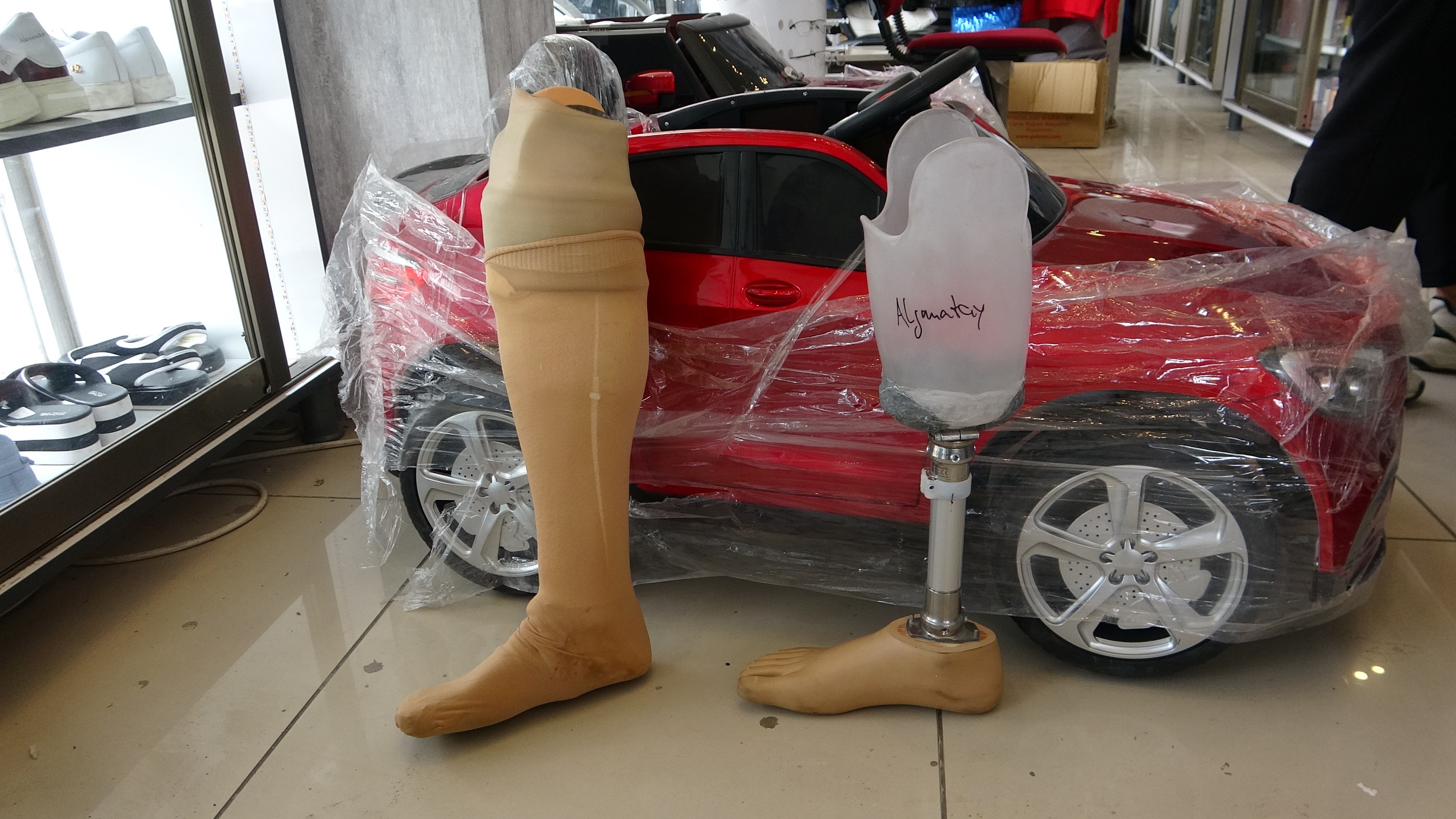 ‘Protez bacak’ unuttular!