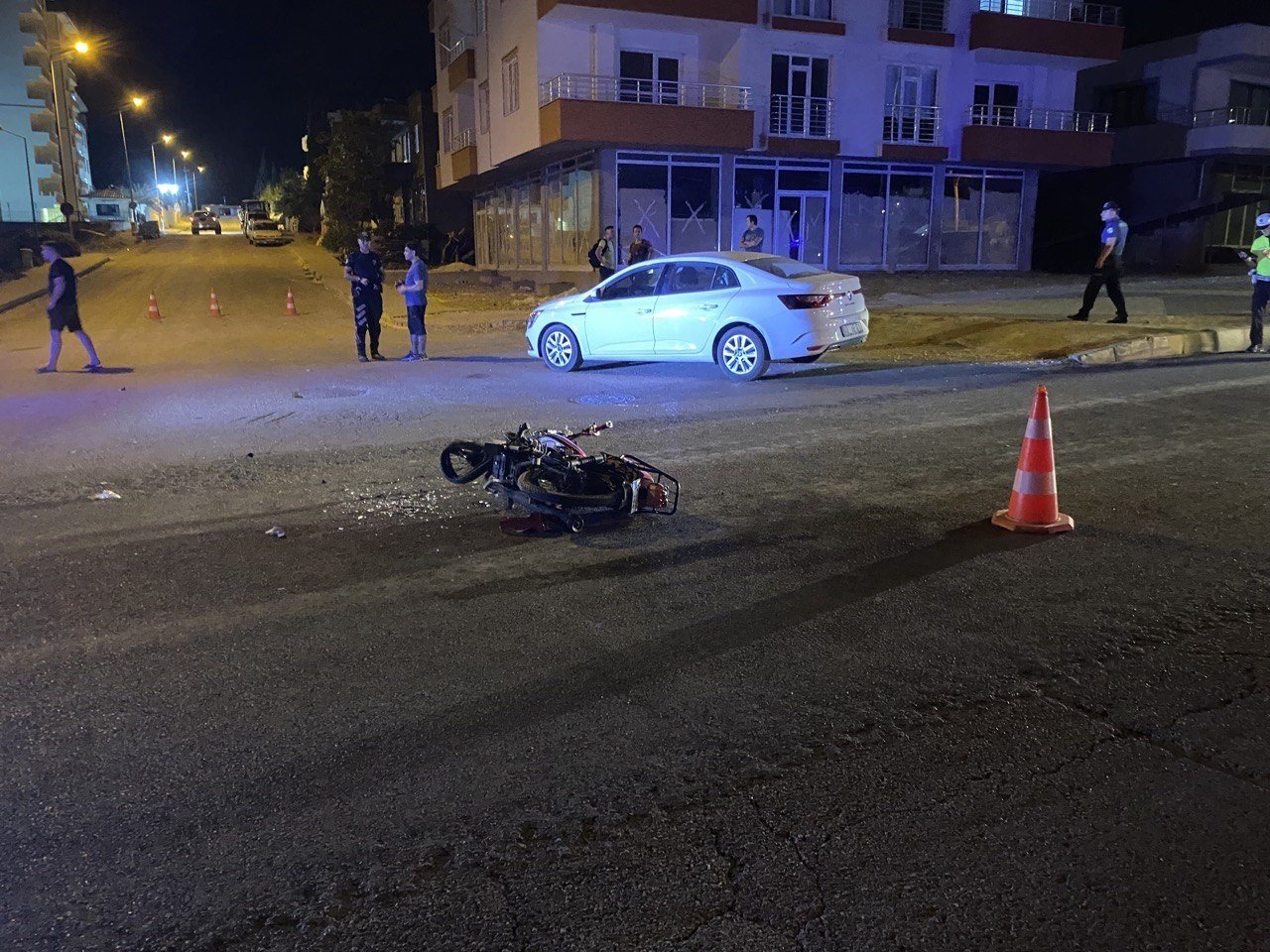 Otomobil ile motosiklet çarpıştı:1 ölü