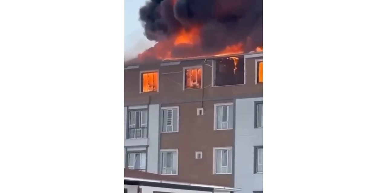 Çatı katındaki yangında 6 daire kullanılamaz hale geldi