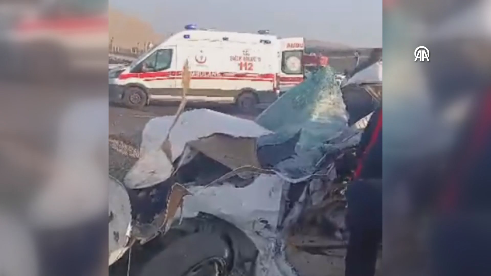 TIR, otomobil çarpıştı; 2 ölü, 2 yaralı