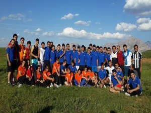 Hakkarili öğrenciler spor yaparak üniversiteye hazırlanıyor