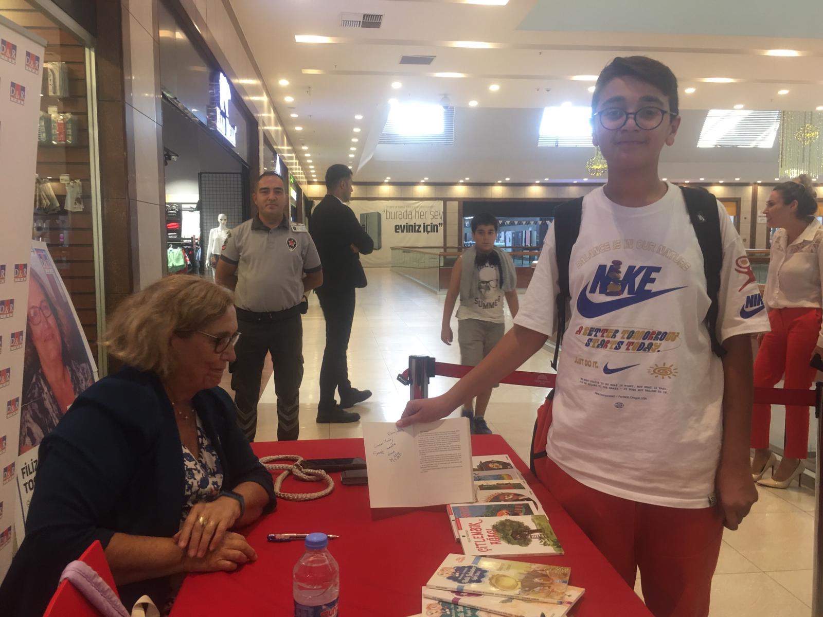 VİDEO - Diyarbakır Ceylan Karavil park’ta imza günü