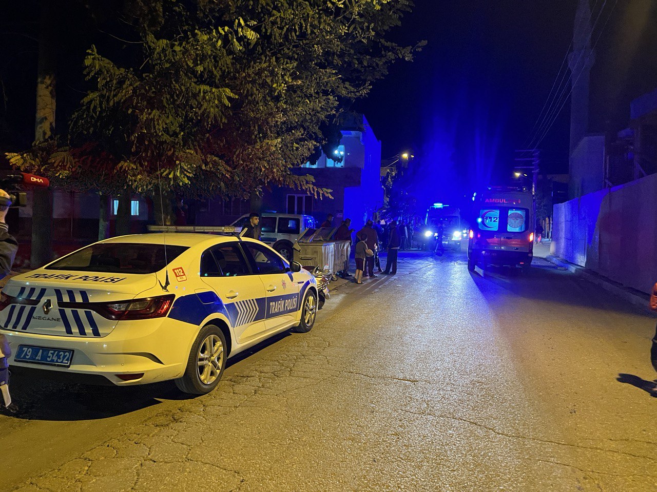 Otomobil ile motosiklet çarpıştı