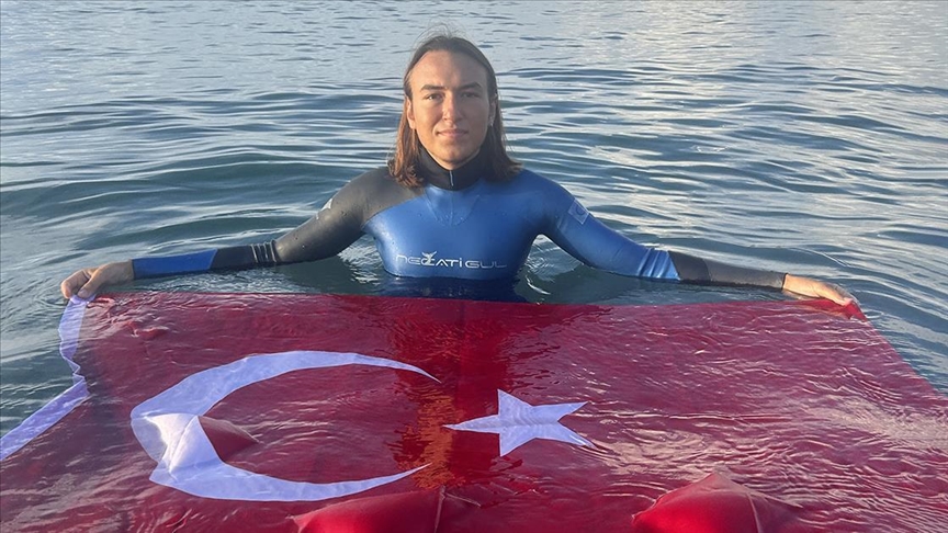 Serbest dalış sporcusu Türkiye rekorunu geliştirdi
