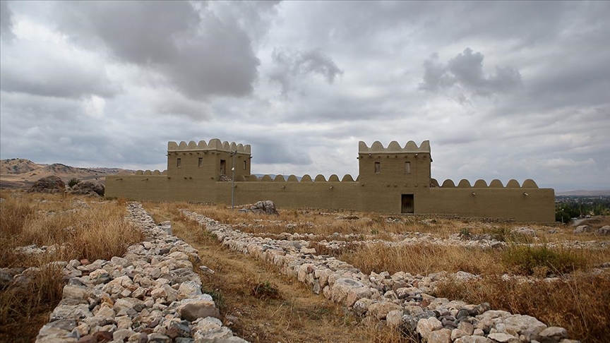 Hitit tabletindeki dili çözmeye çalışıyorlar