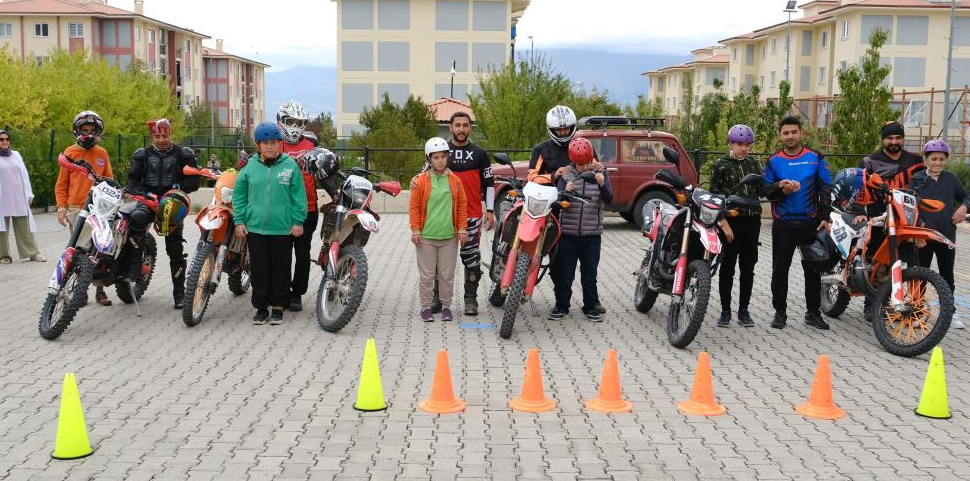 Özel çocuklara motocross etkinliği