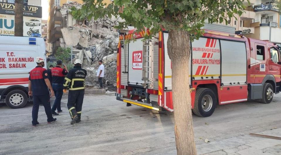 Kepçe yan yattı: 1 yaralı