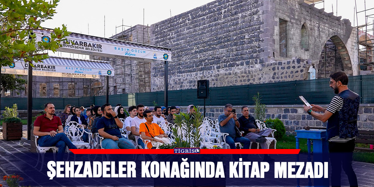 Şehzadeler konağında kitap mezadı