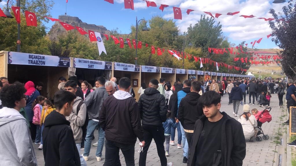 Kars'ta 2'nci Altın eller Festivali'ne yoğun ilgi