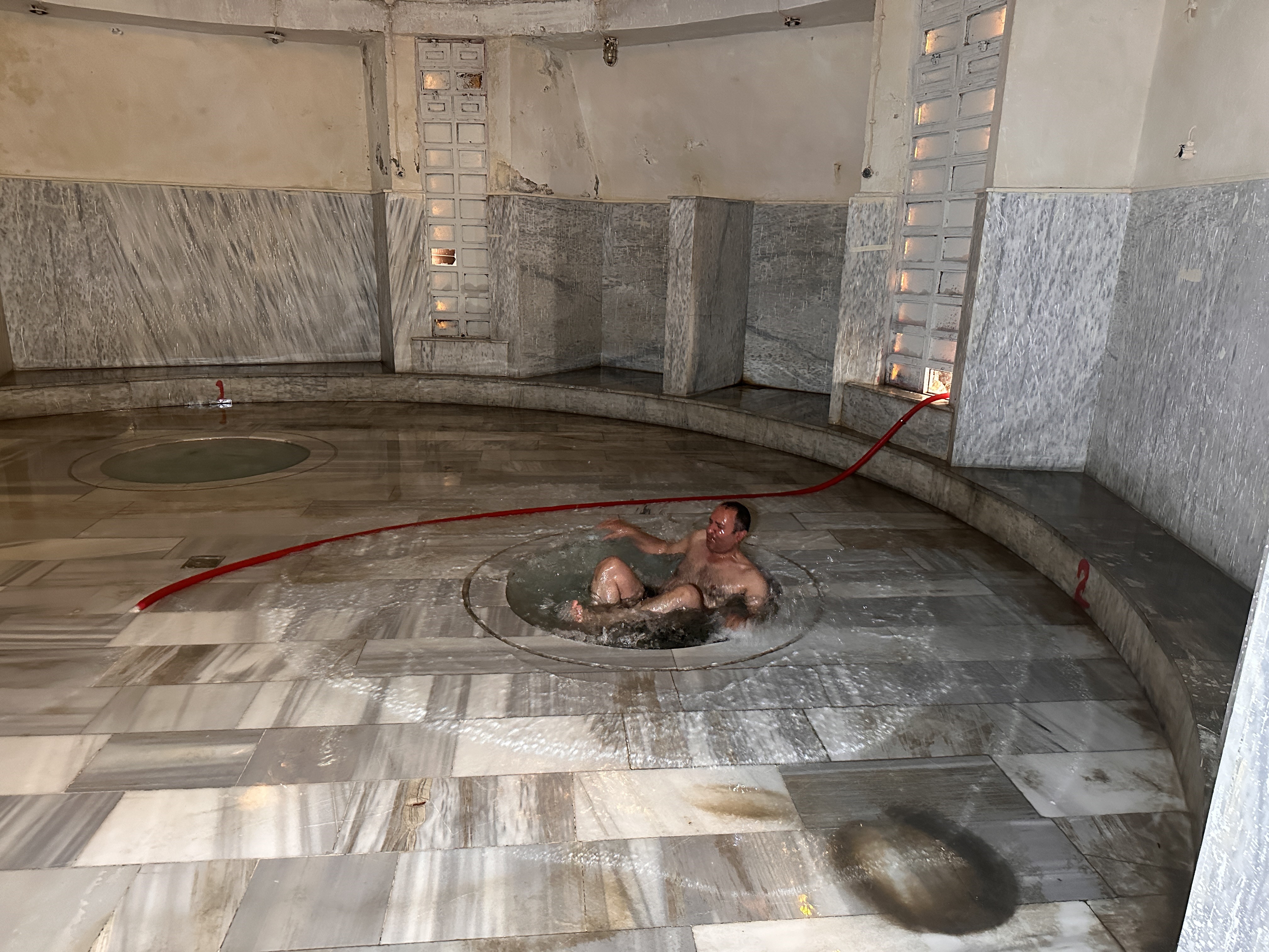 Sıcaklığıyla dikkat çeken şifalı suya yoğun ilgi