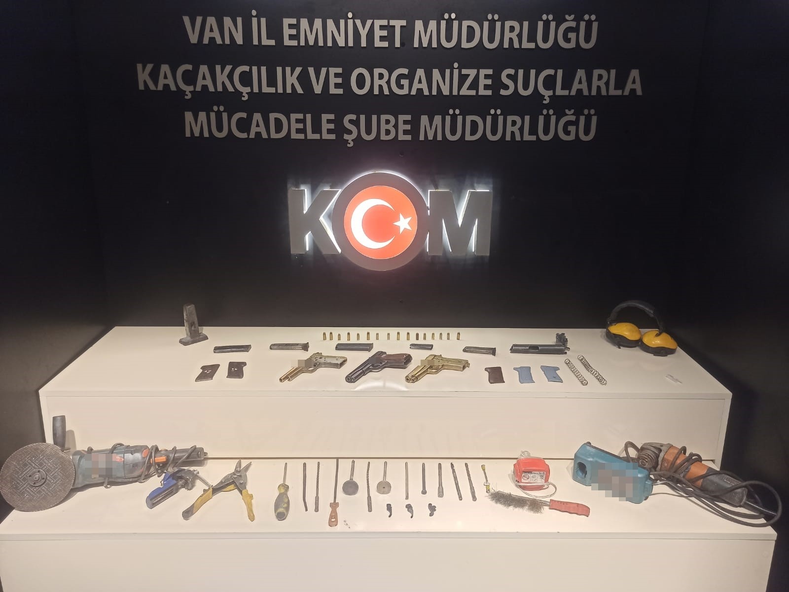 Van’da gümrük kaçağı malzemeler ele geçirildi