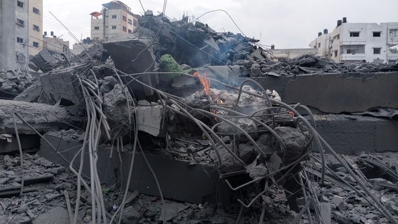 İsrail, Gazze'de 6 camiyi bombaladı