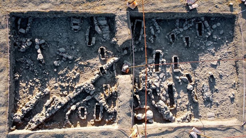 Demir Çağ'dan kaldığı değerlendirilen atölye kalıntıları bulundu