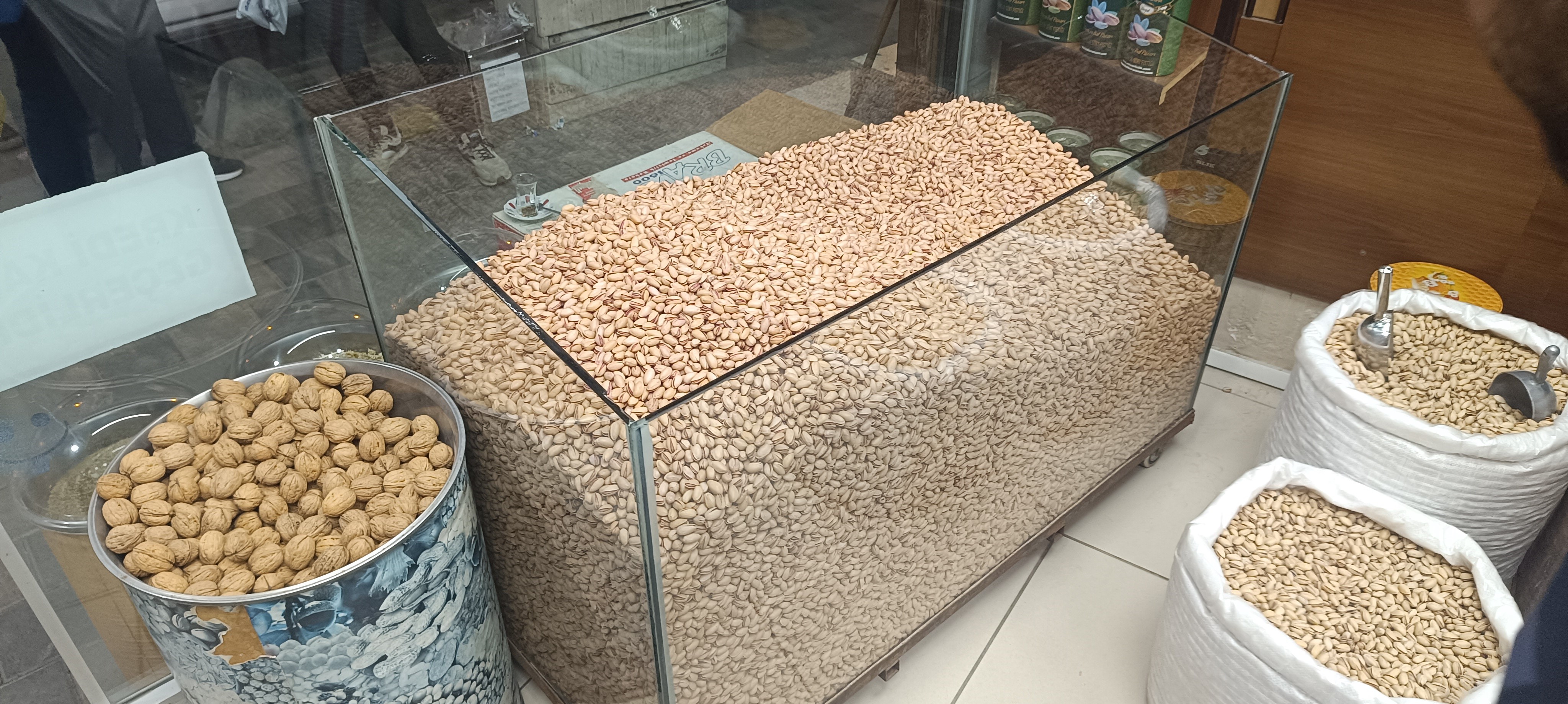 Yeni mahsul Siirt fıstığı tezgâhlarda