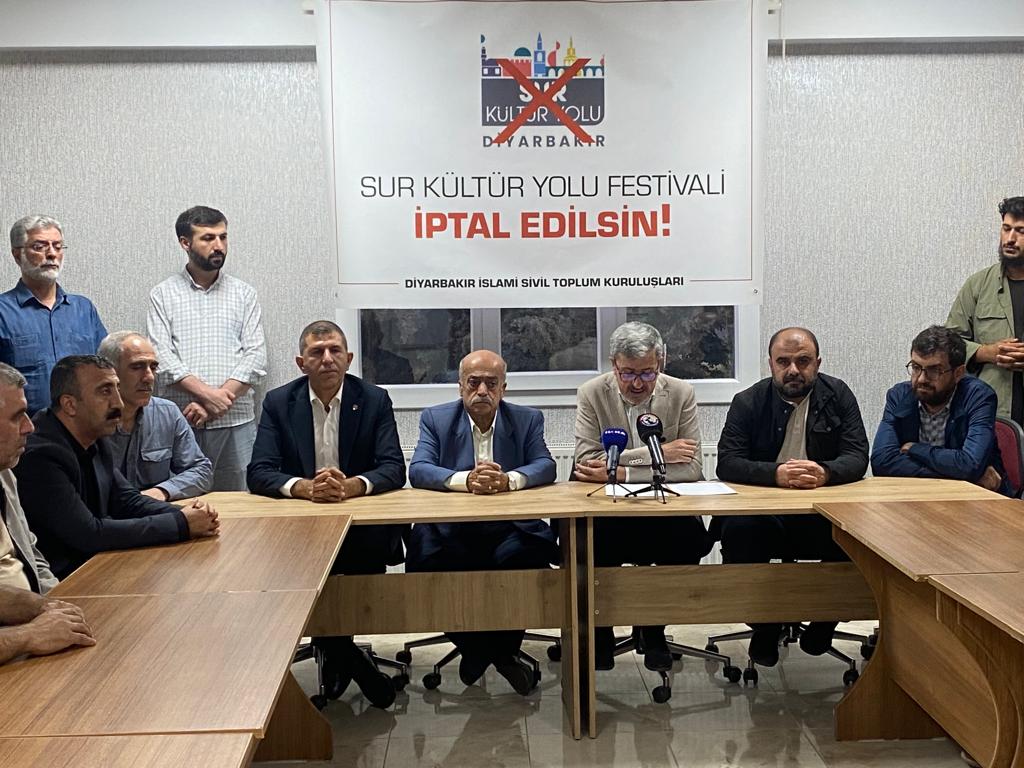 VİDEO - Diyarbakır İslami STK’lar platformu;  “Yasın olduğu yerde eğlence olmaz”