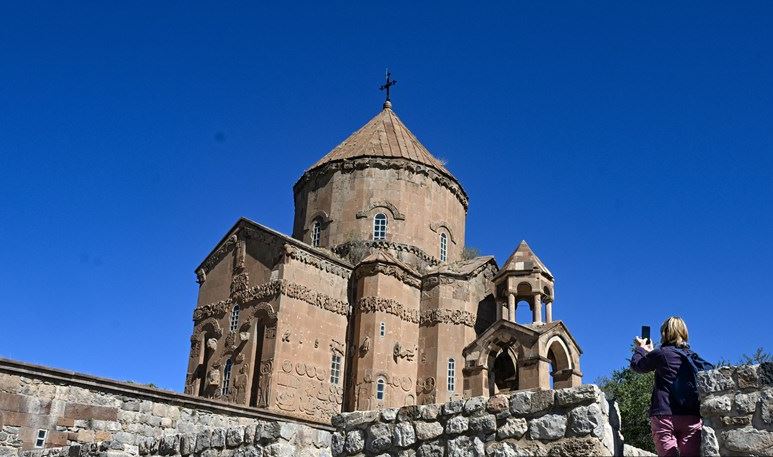 Akdamar Adası, yenilenen yüzüyle ziyaretçilerini ağırlayacak