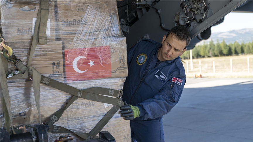 VİDEO - Türkiye'nin Gazze'ye gönderdiği üçüncü yardım uçağı Mısır'a indi