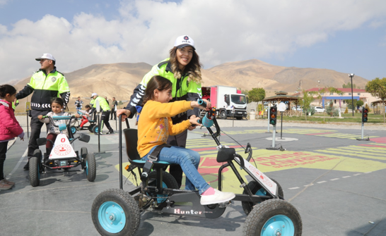 Öğrencilere trafik eğitimi