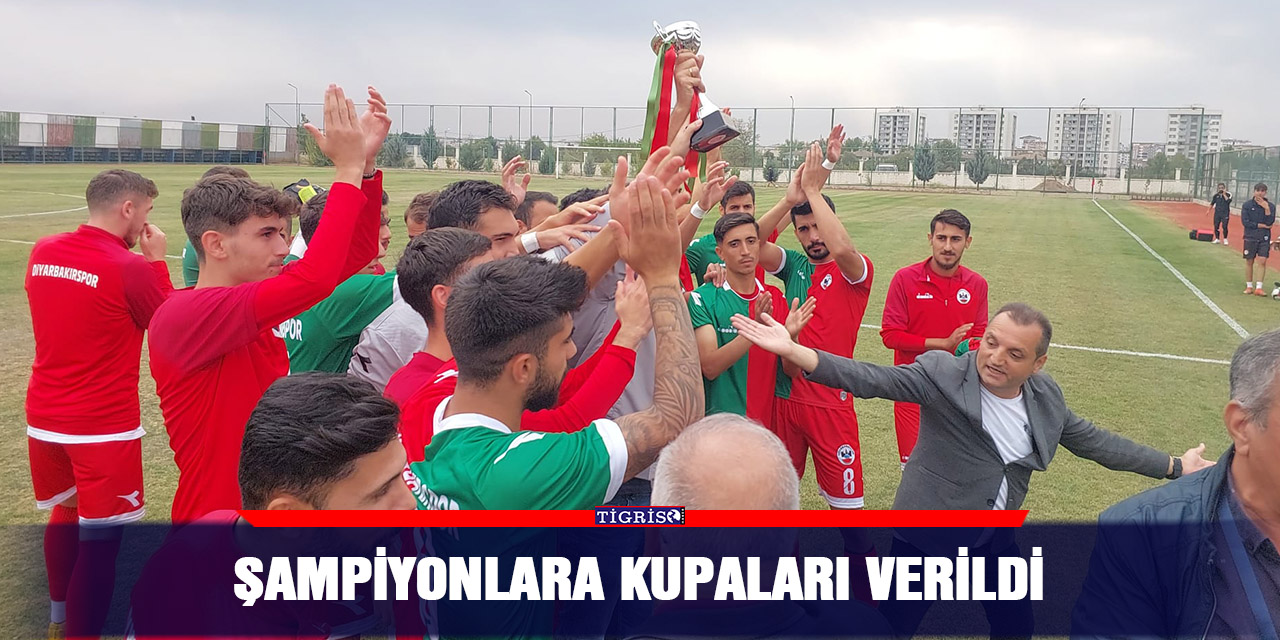 Şampiyonlara kupaları verildi