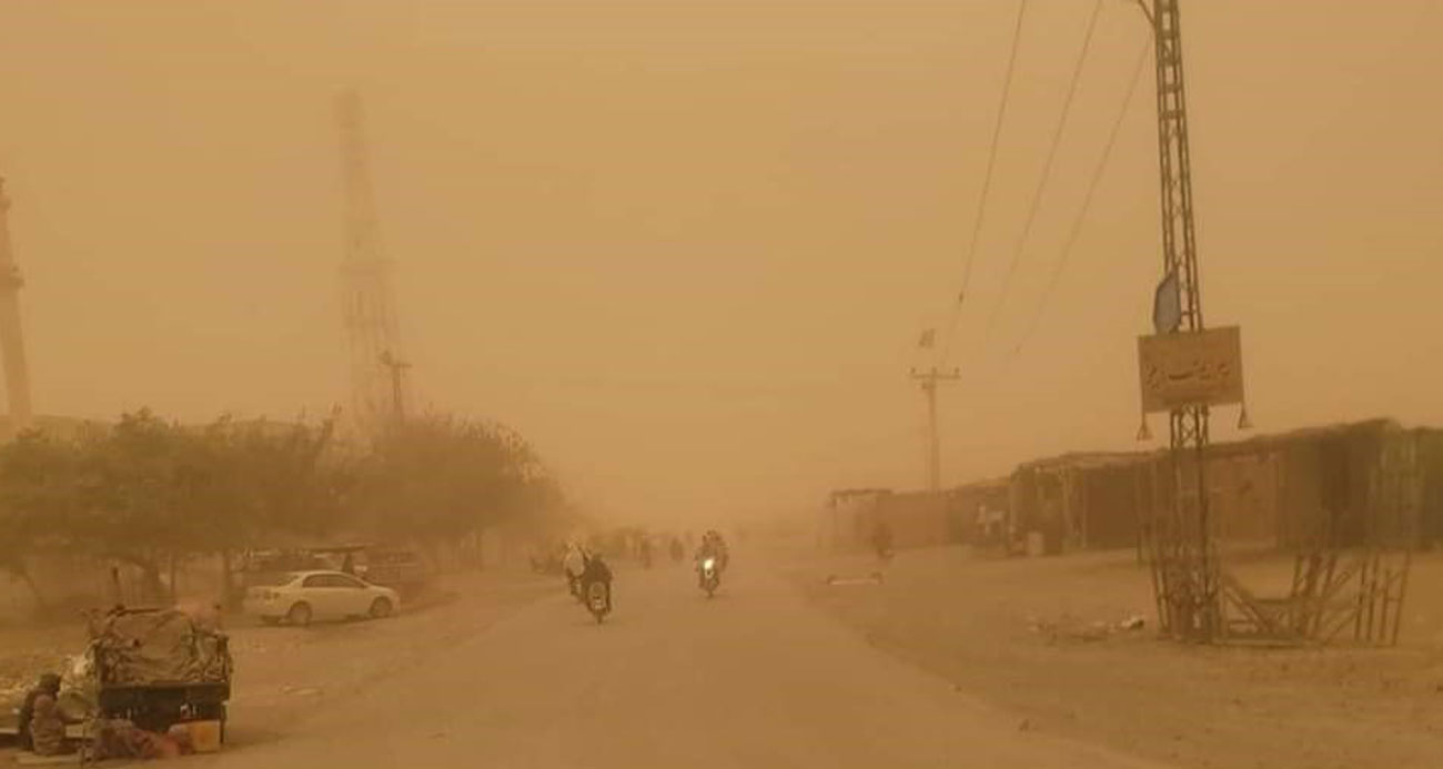 Pakistan’da kum fırtınası Gökyüzü turuncuya boyandı