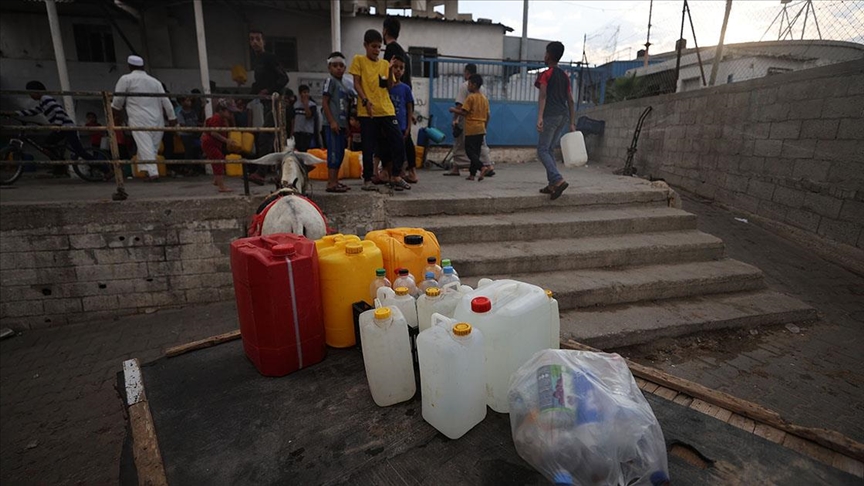 İsrail, Gazze'deki sivilleri güneye "itmek" için su kesintisini kullanıyor