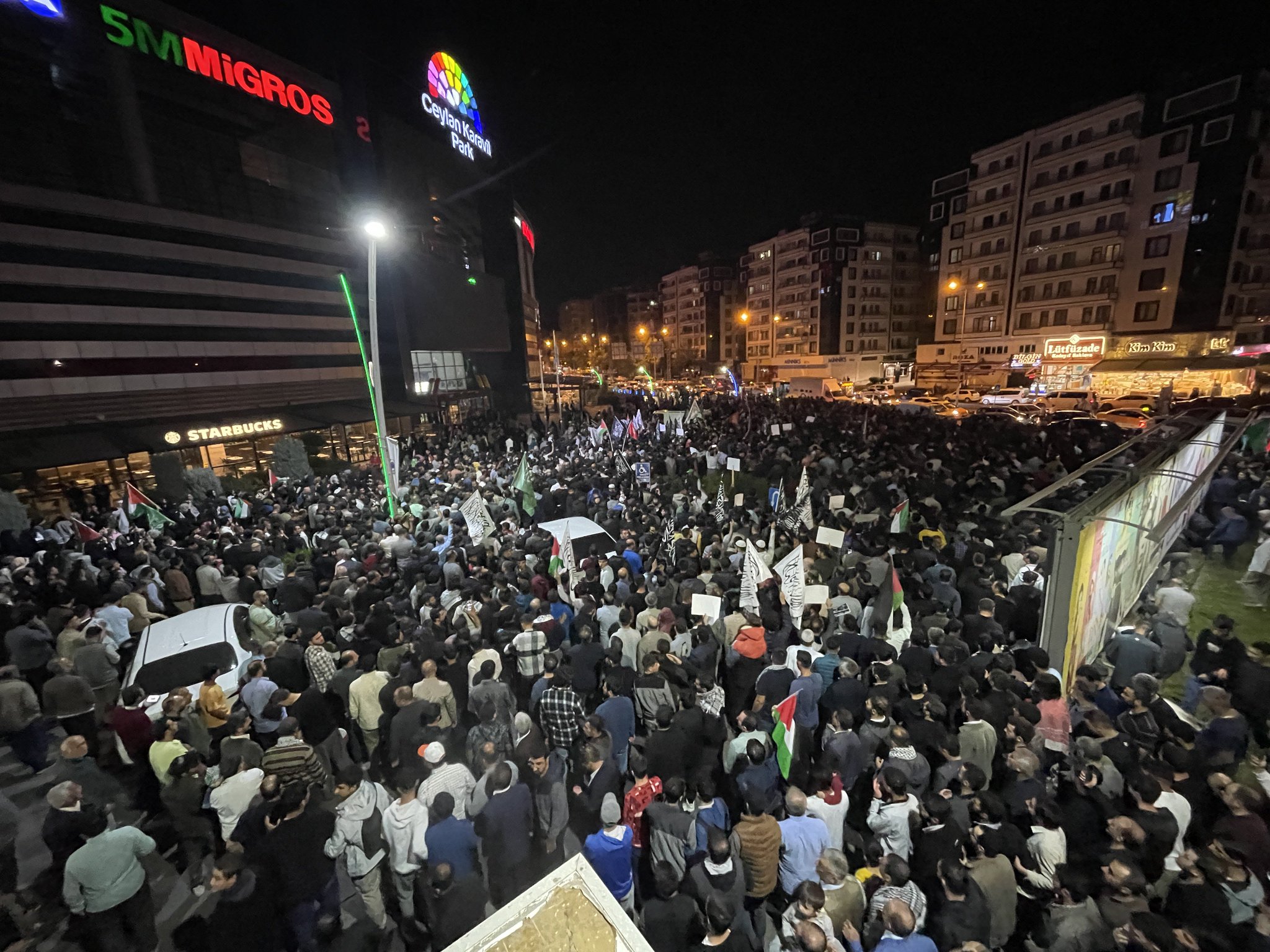 VİDEO - Diyarbakır'da İsrail’e gece yarısı tepkisi