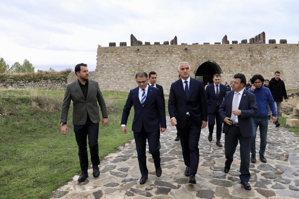 Bakan Ersoy, eski Van şehrini inceledi