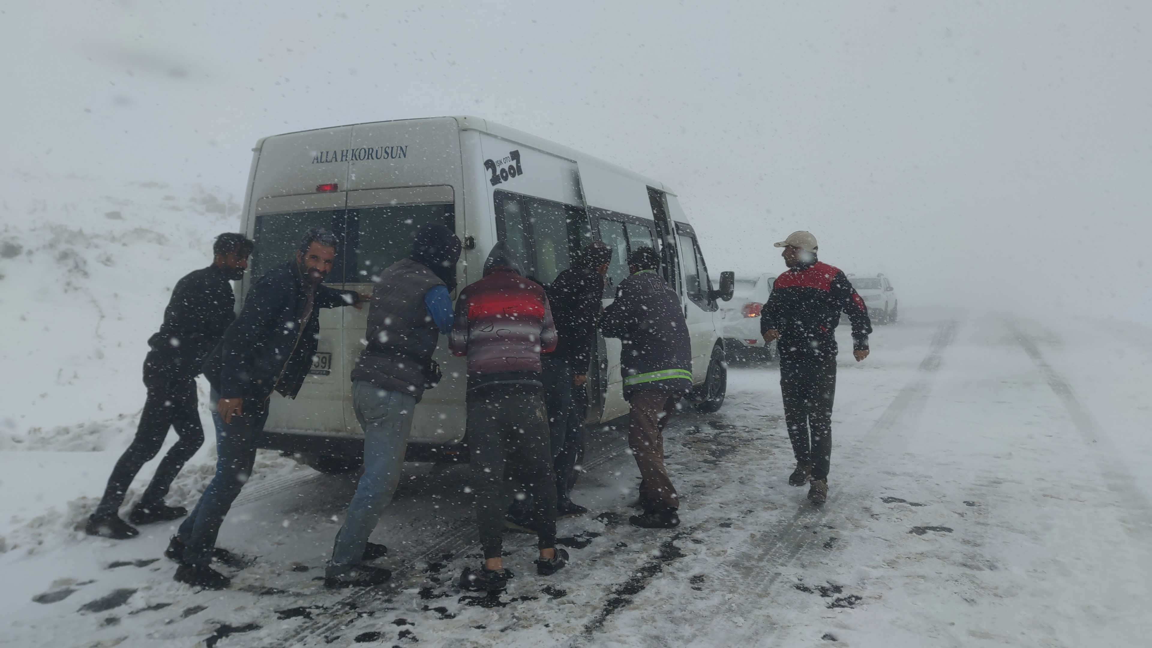 Karabet Geçidi'nde tipinin ardından güneş açtı
