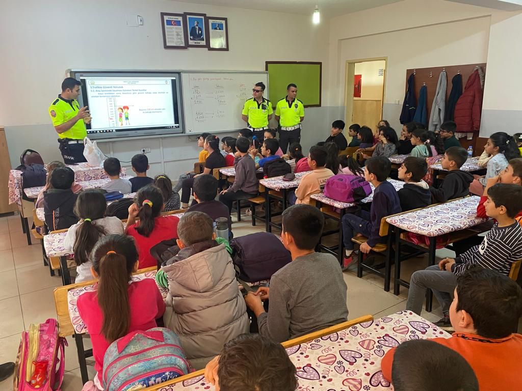 Urfa'da öğrencilere trafik eğitimi verildi