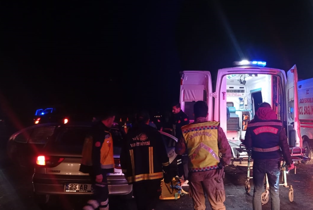 Van'da kaza; 10 yaralı