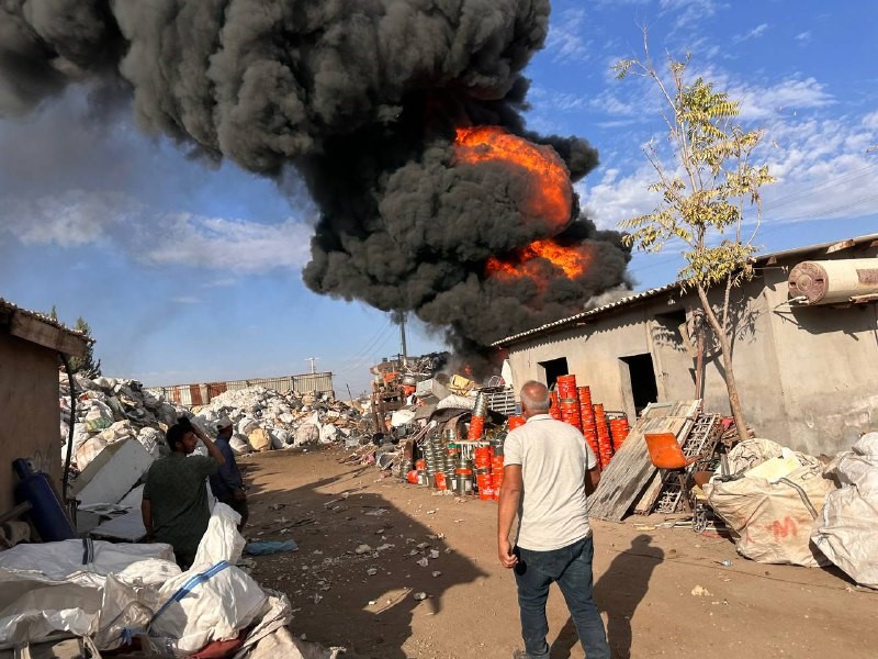 Geri dönüşün tesisindeki yangın korkuttu