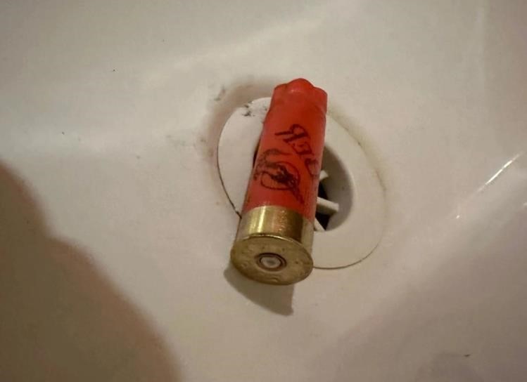 Ortağına kızdı, işyerini kurşunladı!