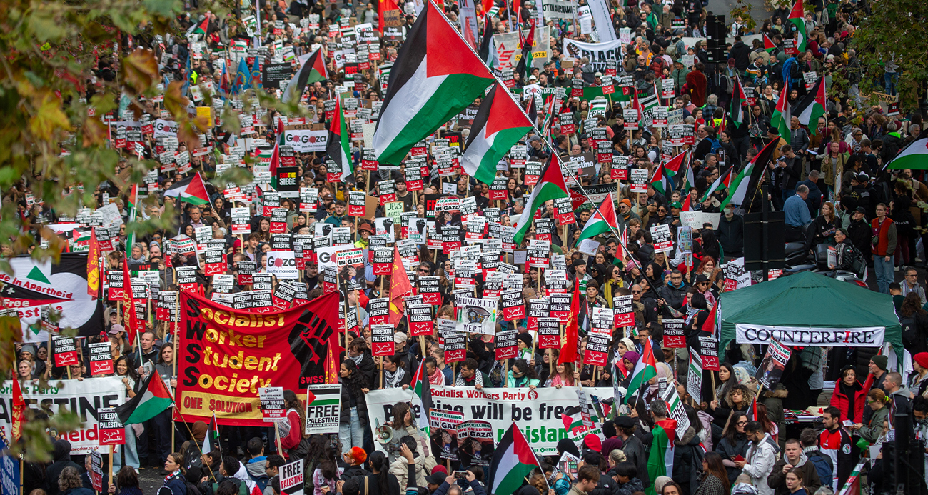 Londra’da binlerce kişi Filistin’e destek için yürüdü