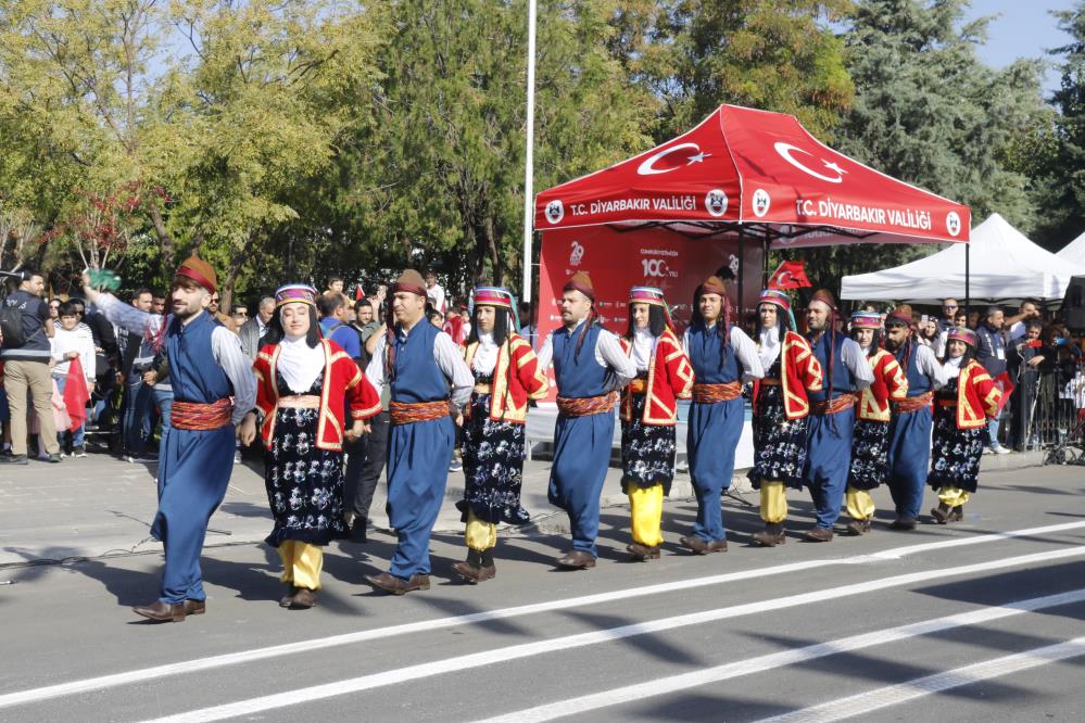 Güneydoğu'da Cumhuriyet'in 100'üncü yılı coşkuyla kutlandı