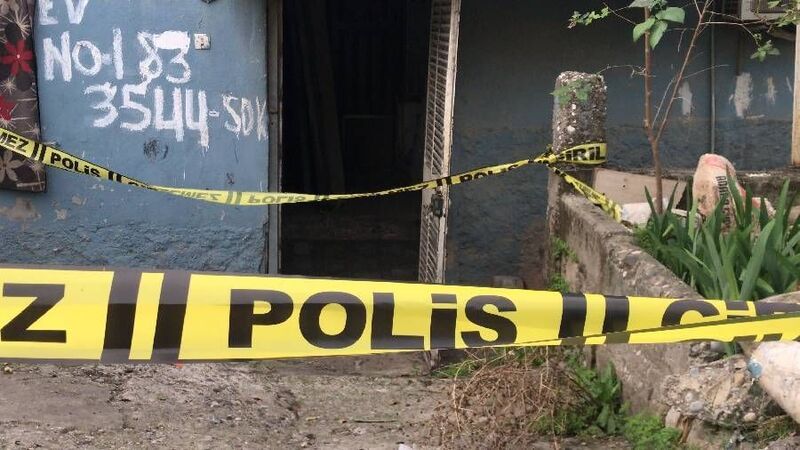 Karısını baltayla öldürdü