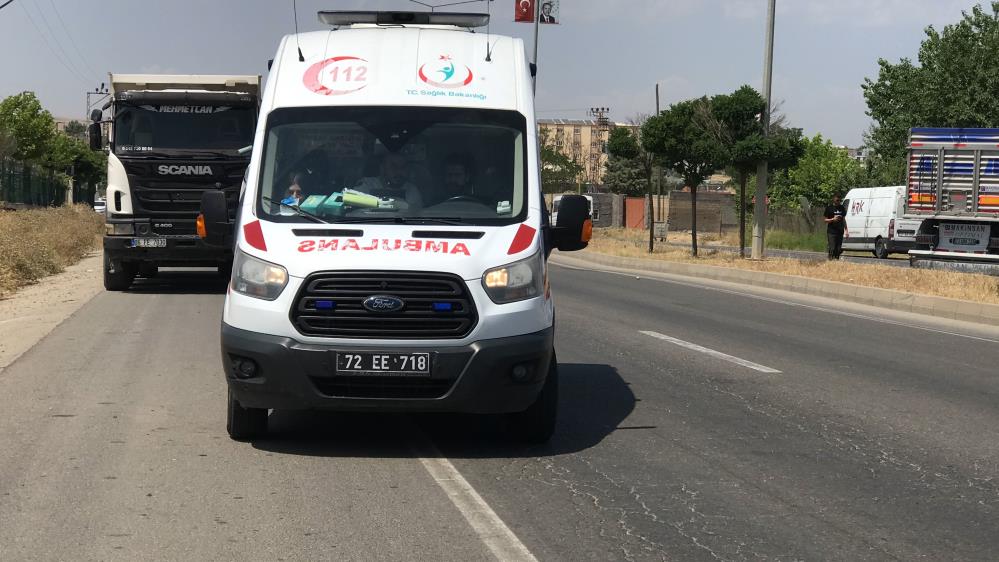 Patates yüklü kamyonet devrildi: 3 yaralı