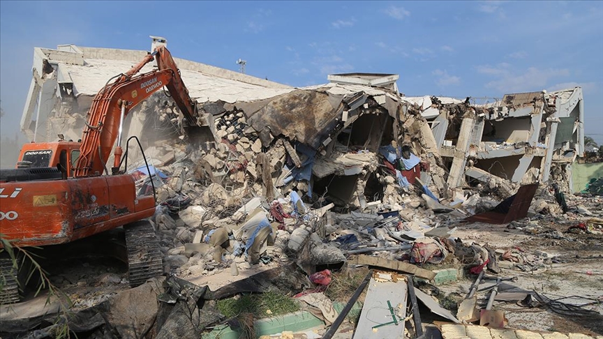 Hatay'da kontrollü yıkım sürüyor