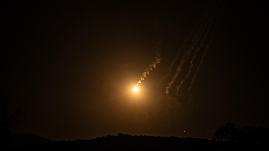İsrail ordusu, Gazze'nin çeşitli bölgelerine yoğun saldırılarını sürdürdü