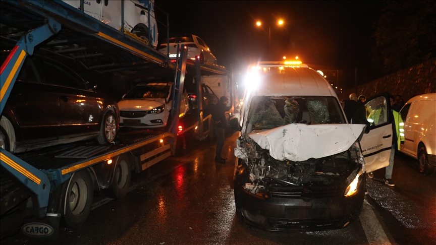 18 aracın karıştığı kazada 4 kişi yaralandı