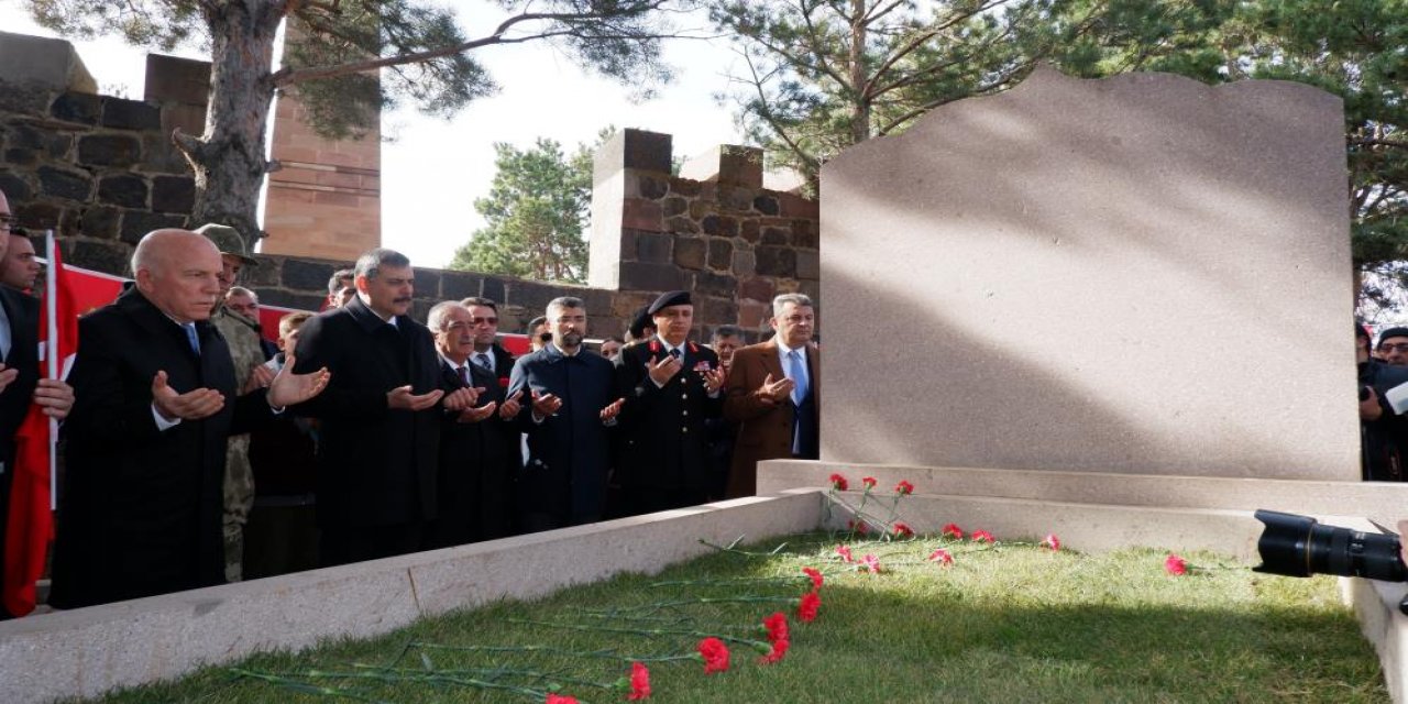 Osmanlı-Rus Savaşı'nın şehitleri Aziziye Destanı ile anıldı