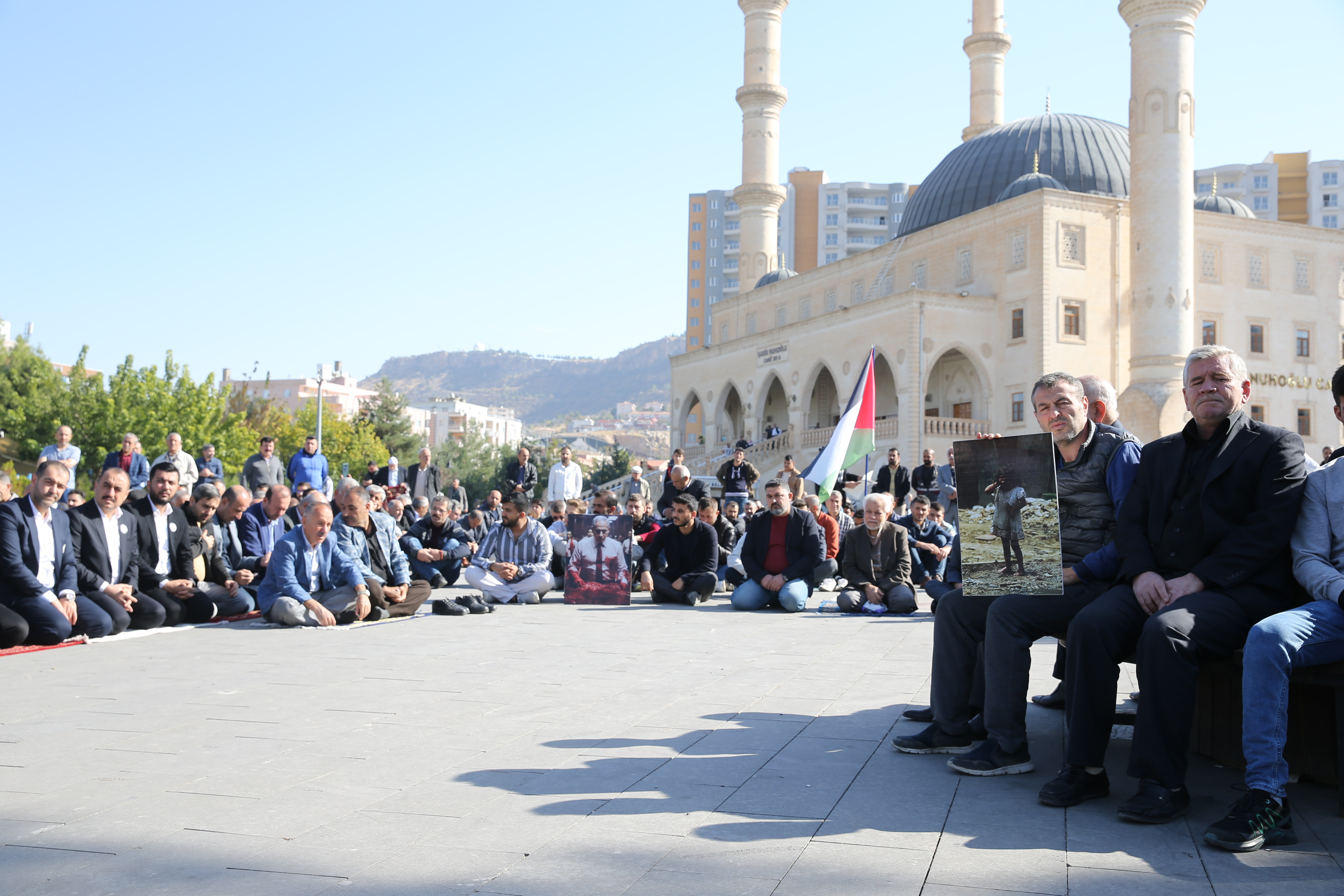 İsrail'in Gazze'ye yönelik saldırıları protesto edildi