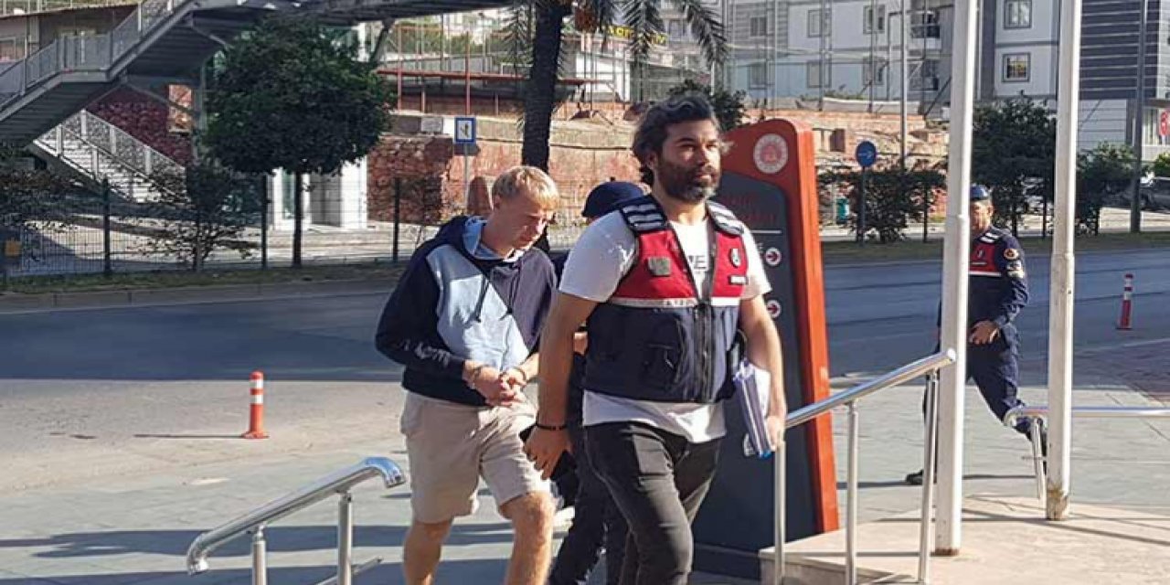 VİDEO - Gaspçıları arabasıyla çarpıp öldürdü